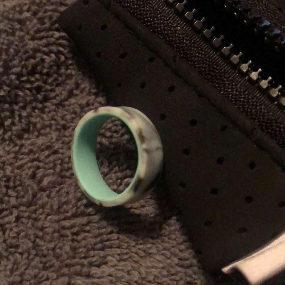 QALO Silicone ladies ring, size 5